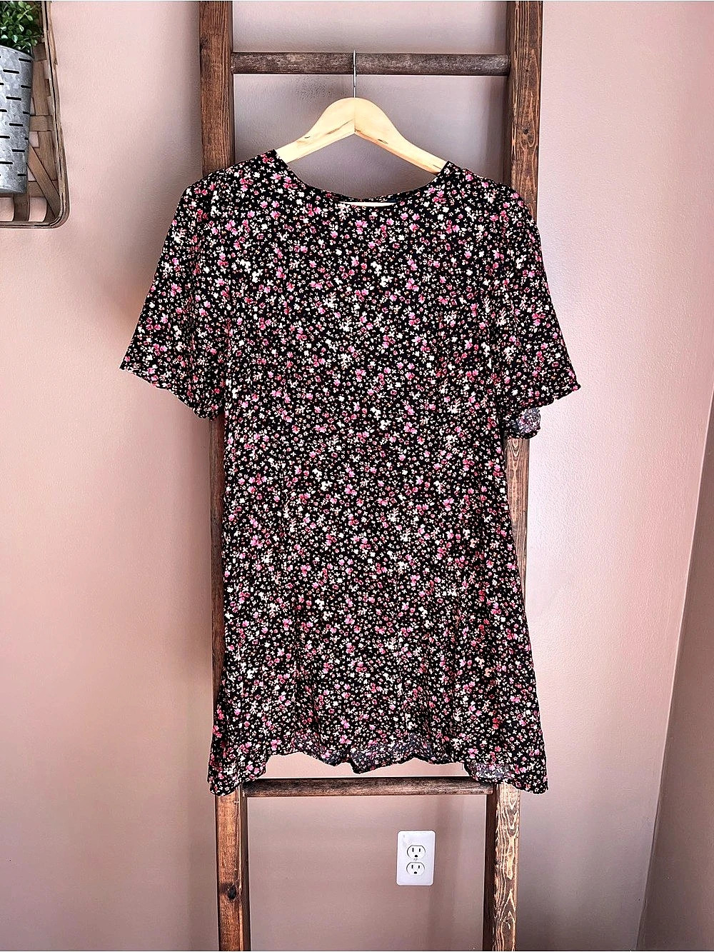 Old Navy Floral Mini Dress in Black & Pink Size XL